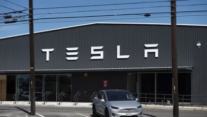 Elon Musk, Tesla, Tesla stock, Gary Black, Tesla CEO, stock market, electric vehicles, EV news, Tesla leadership, Elon Musk news, Tesla valuation, financial analysis, investor sentiment, Tesla stock crash, Tesla innovation, clean energy, AI in automotive, Tesla investors, leadership impact, tech industry news